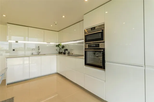Hopton Road, Woolwich, SE18, photo 2