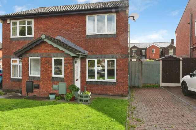 Wood Edge Close, Bolton, BL3, photo 2