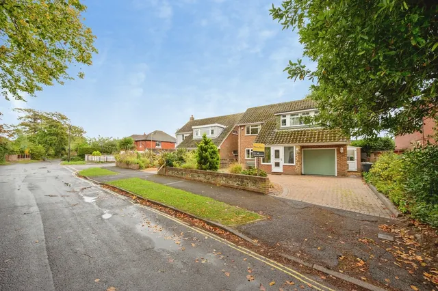 Bacon Lane, Hayling Island, PO11, photo 1