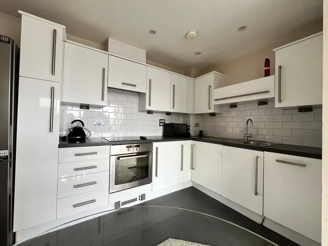 Prince Regent Road, Hounslow, TW3, photo 2