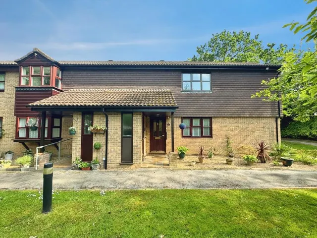Crowthorne Road, Bracknell, RG12, photo 1