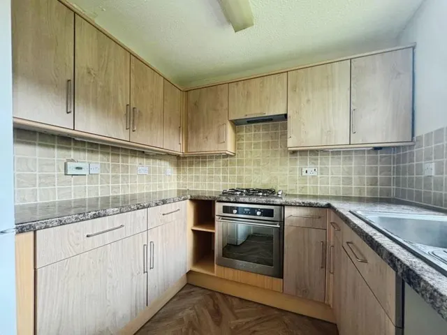 Crowthorne Road, Bracknell, RG12, photo 2