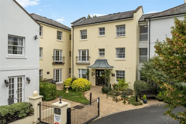 2 bedroom flat, Commercial Street, Cheltenham, GL50