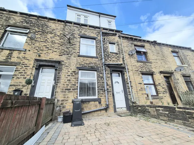 Staverton Street, HALIFAX, photo 1