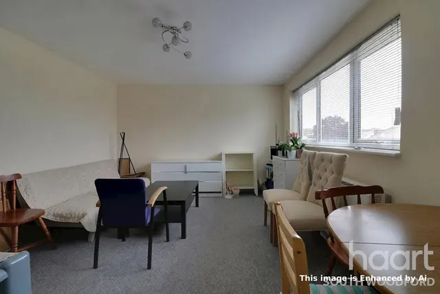 Victoria Road, London, E18, photo 3