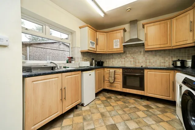 Hawthorn Avenue, Yeadon, LS19, photo 2