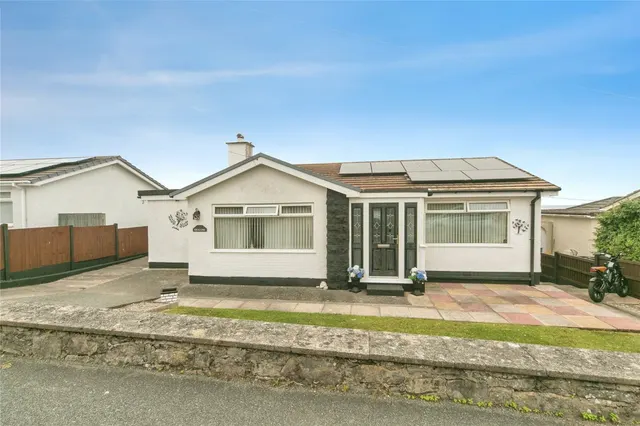 Lon Twrcelyn, Benllech, LL74, photo 1