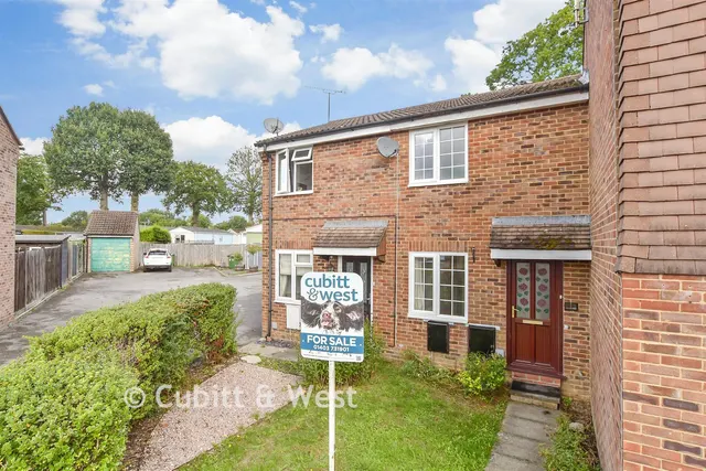 Mapledown Close, Southwater, RH13, photo 1