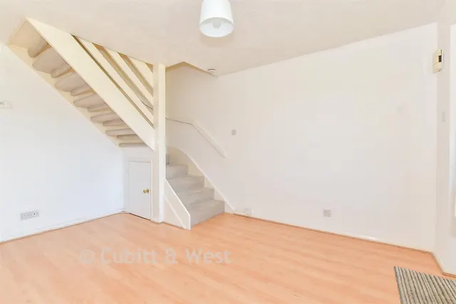 Mapledown Close, Southwater, RH13, photo 3