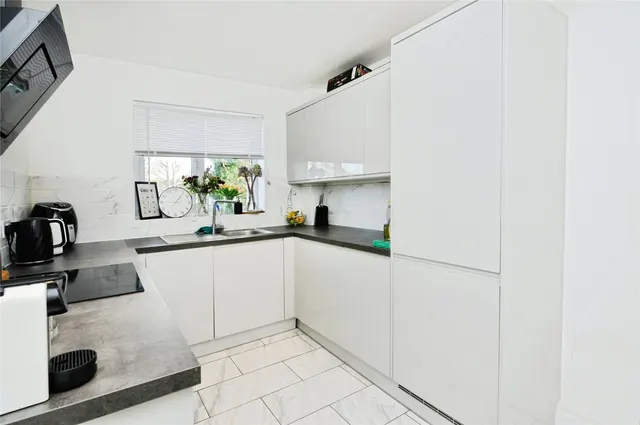 Photo 3 — Firsgrove Road, Warley, Brentwood, Essex, CM14