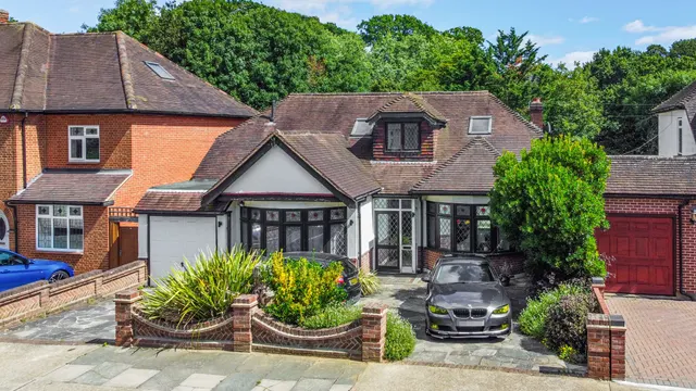Lake Rise, Romford, Essex, RM1 4EE, photo 1