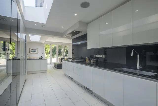 Photo 3 — Elm Tree Road, St John's Wood, London, NW8 9JX