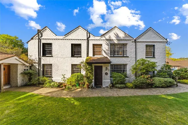 5 bedroom house — Lobswood Manor, Tilford Road, Lower Bourne, Farnham, GU10 3RW
