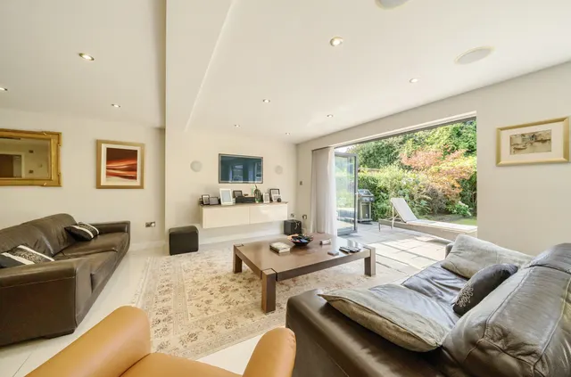 Brewery Road, Horsell, GU21, photo 2
