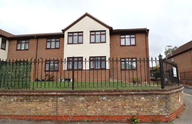 Down Hall Road, Rayleigh, SS6, photo 1