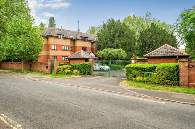 Derek Road, Maidenhead, photo 1