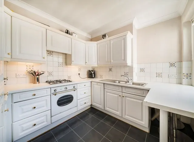 Photo 2 — Peterborough Villas, Fulham, SW6