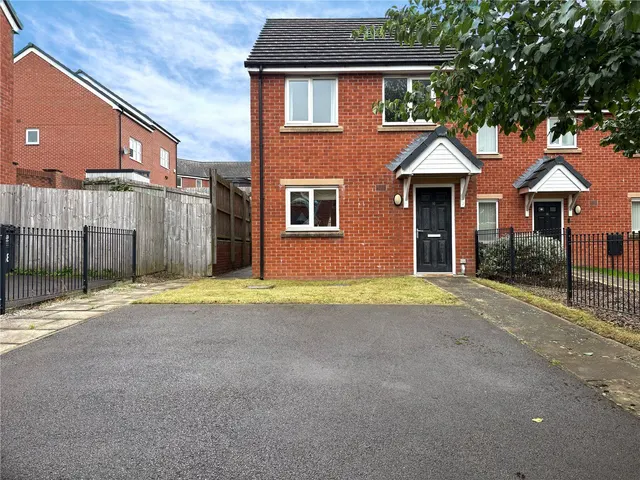 Northcote Avenue, Derker, OL1, photo 1
