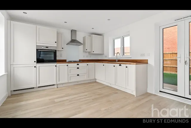 Saltsman Road, Bury St Edmunds, IP32, photo 2