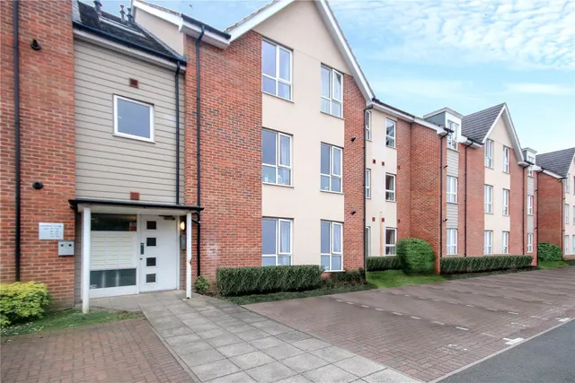 Harrow Close, Addlestone, KT15, photo 1