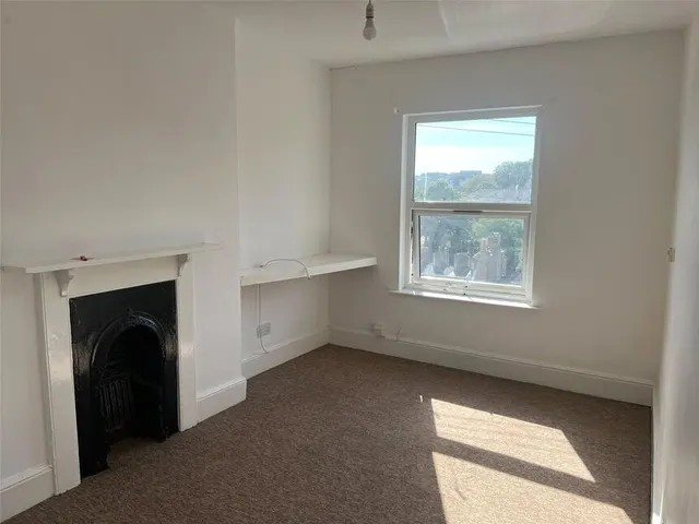 Photo 3 — Pembroke Road, Torquay, Devon, TQ1