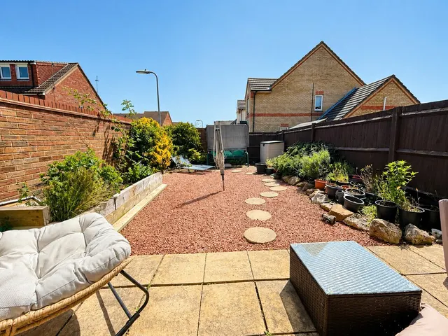 Photo 2 — Helm Close, Gosport