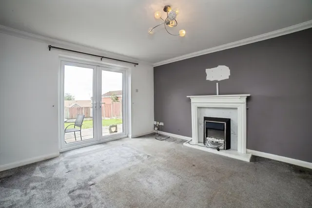 Photo 3 — Farnsworth Grove, Huthwaite, Sutton-in-Ashfield, Nottinghamshire, NG17