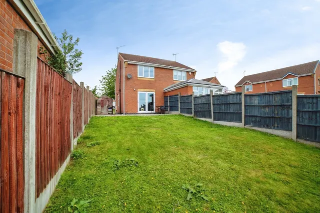 Photo 2 — Farnsworth Grove, Huthwaite, Sutton-in-Ashfield, Nottinghamshire, NG17