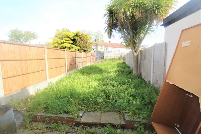 Photo 2 — Oxlow Lane, Dagenham, Essex, RM10 7XX