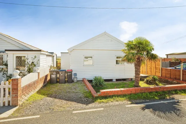 3 bedroom house, Faversham Road, Seasalter, CT5