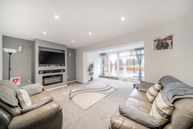 Photo 2 — Downland Close, Coulsdon CR5 2QH