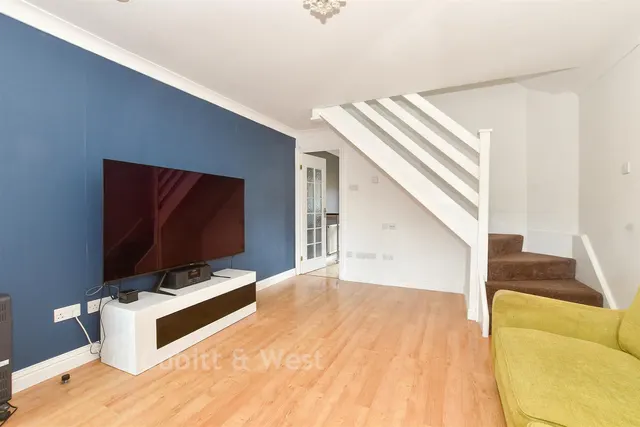 Hollingbourne Crescent, Tollgate Hill, RH11, photo 3