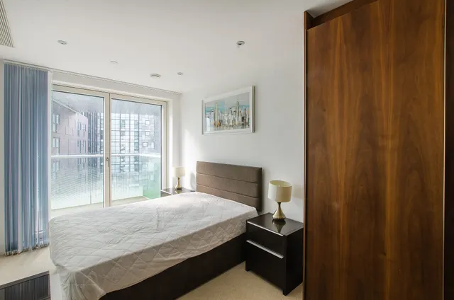 Photo 3 — Apartment 1005, Talisman Tower, 6 Lincoln Plaza, London