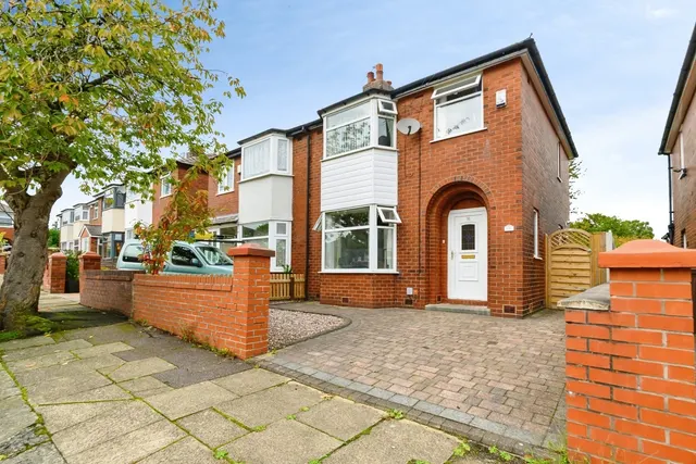 Douglas Avenue, Bury, BL8, photo 1