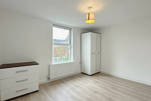 Fransfield Grove, London, SE26, photo 1