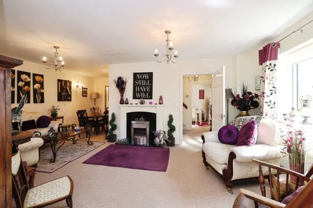 Photo 2 — Holloway Close, Amesbury, Salisbury