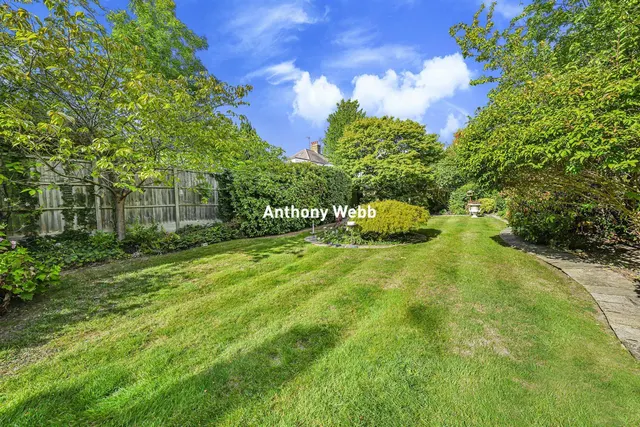Bourne Hill, Palmers Green, N13, photo 2