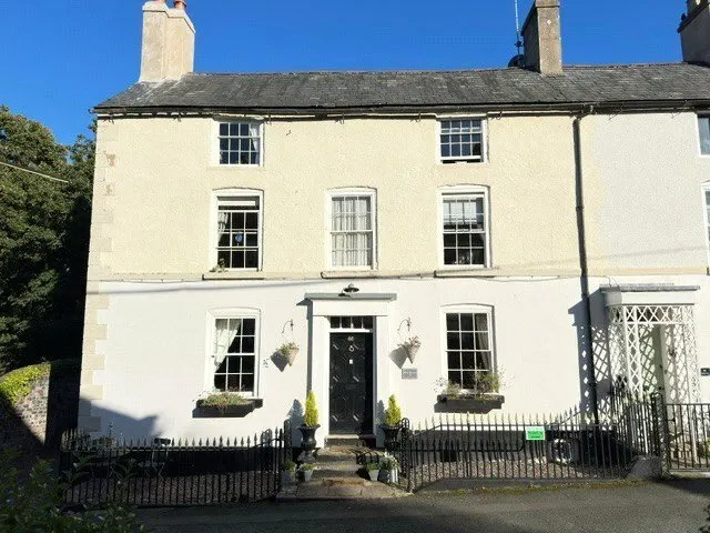 Well Street, Holywell, CH8, photo 1