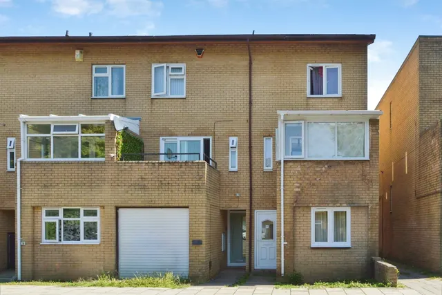 Mullion Place, Fishermead, Milton Keynes, photo 1