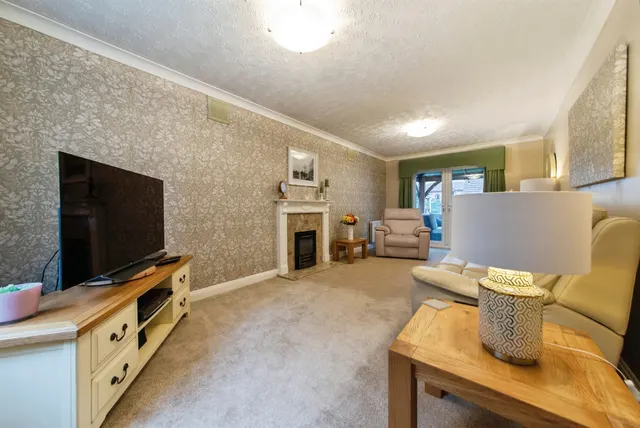 Photo 2 — Barnes Close, Sleaford