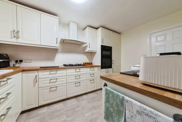 Photo 3 — Barnes Close, Sleaford