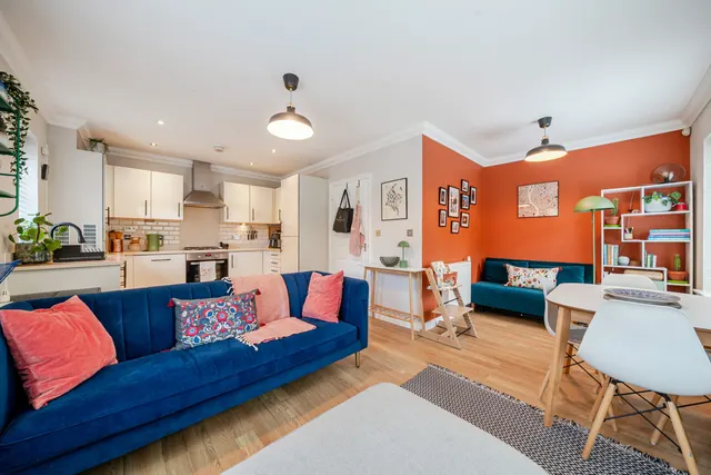 Photo 2 — Waratah Drive, Chislehurst, Kent, BR7
