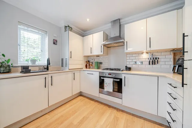 Photo 3 — Waratah Drive, Chislehurst, Kent, BR7