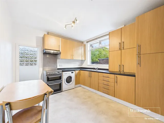 St. Andrews Road, Kingsbury, NW9, photo 3