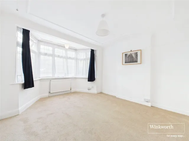 St. Andrews Road, Kingsbury, NW9, photo 2