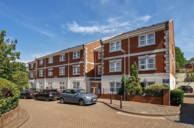 St. Lukes Square, Guildford, GU1, photo 1
