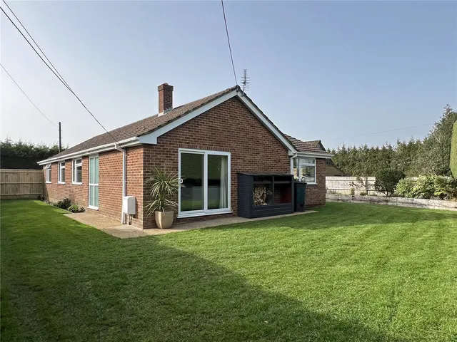 Pitmore Lane, Pennington, Lymington, Hampshire, SO41 8LL, photo 1