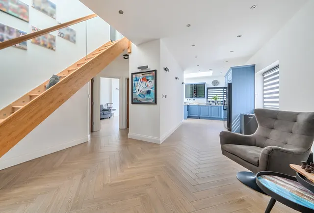 Kinloch Drive, London, NW9 7LH, photo 1