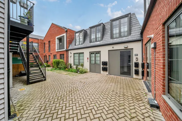 Dukes Mews, London, photo 1