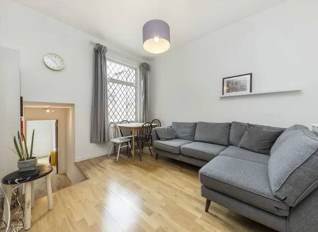 Photo 2 — Tremadoc Road, Clapham, SW4